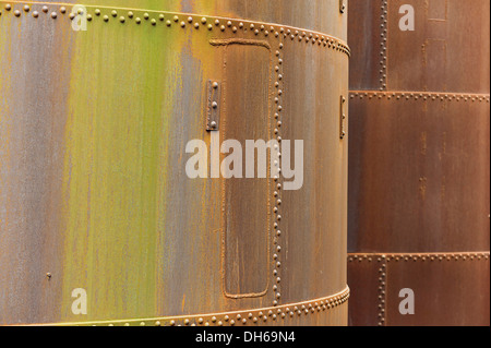 Genieteten rostigen Stahl Container, Stahlwerken, Bergbau Stockfoto