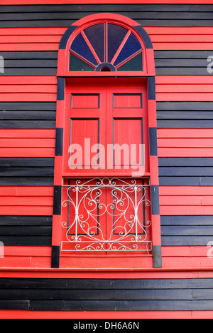 Bunte Fenster, Firehouse (Parque de Bombas, 1883), Ponce, Puerto Rico Stockfoto