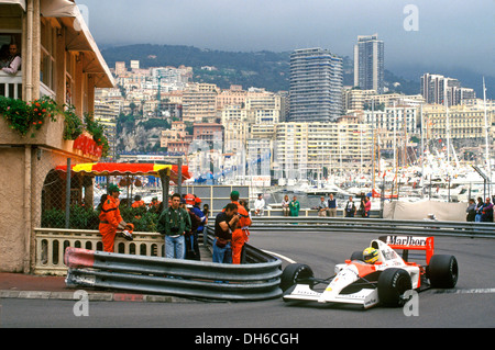 Ayrton Senna im McLaren-Honda an La Rascasse Ecke Kai verlassen. Fuhr fort, um das Rennen zu gewinnen. Monaco GP 12. Mai 1991. Stockfoto