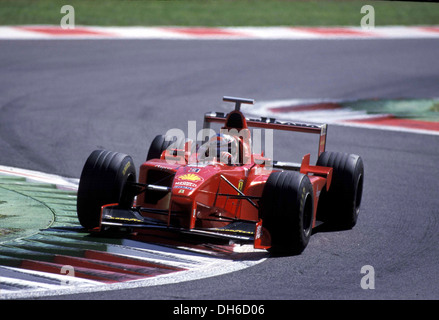 Michael Schumacher in einem Ferrari F300 auf den GP von Italien, Monza, Italien 1998. Stockfoto