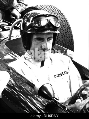 Graham Hill in BRM P261 mit seinem bösartigen pre-Race-Gesicht auf. Nie belästigen Sie Graham in der Stunde vor jeder race.1964. Stockfoto