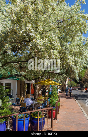 Straßencafé an der Kreuzung der alten Santa Fe Trail und E Alameda Stree, Santa Fe, New Mexico, USA Stockfoto