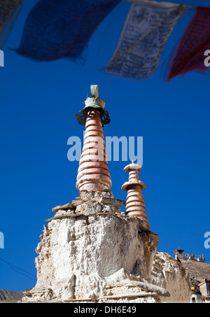 Buddhistischen Stupas im Gästehaus Kloster, Ladakh, Nordindien Stockfoto