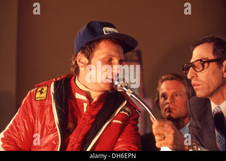 Die Rennfahrer Niki Lauda Ferrari interviewt im Jahr 1976. Stockfoto