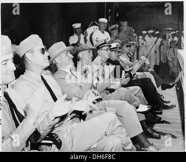 Präsident Harry S. Truman (Dritter von links), Außenminister James Byrnes, Admiral William Leahy und Kapitän... 198726 Stockfoto