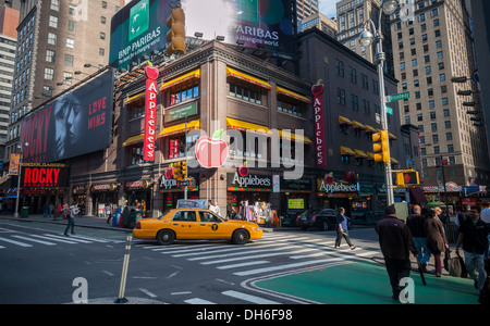 Ein Times Square Zweig der Restaurantkette Applebees auf Freitag, 1. November 2013. (© Richard B. Levine) Stockfoto