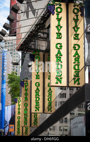 Ein Zweig der Times Square der Olive Garden Restaurant-Kette auf Freitag, 1. November 2013. (© Richard B. Levine) Stockfoto