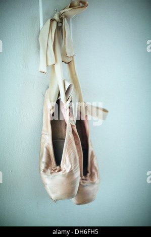 Ballettschuhe zu verkaufen. Viel verwendete, leider missbraucht, sicherlich missbraucht. Stockfoto