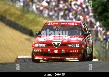 Gabriele Tarquini in einem Alfa Romeo 155T auf Druiden, Brands Hatch, England 1994. Stockfoto