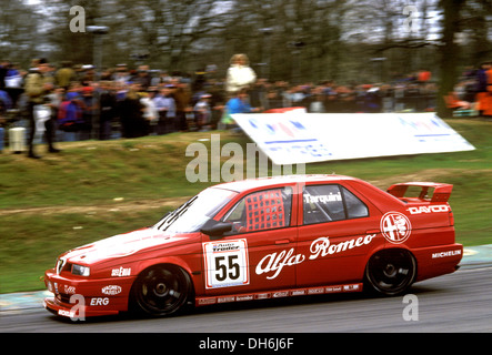 Gabriele Tarquini in einem Alfa Romeo 155T Rennen in Brands Hatch, England 1994. Stockfoto