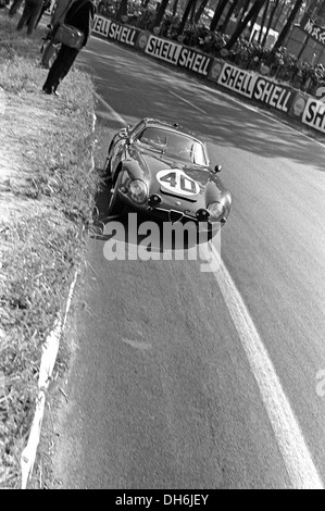 Giampiero Biscaldi Alfa Romeo TZ Rennen in Le Mans, Frankreich 1964. Stockfoto
