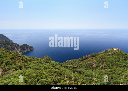 Blick vom Naturpark Portofino mit Cala dell'oro Bucht, Ligura, Italien Stockfoto