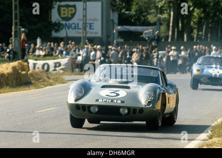 Jack Sears in einer AC Cobra Daytona Coupe an Le Mans, Frankreich 1964. Stockfoto