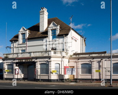 ein weiteres geschlossen britischen Pub unterziehen Abriss Stockfoto