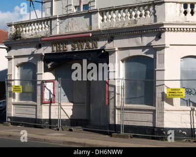 ein weiteres geschlossen britischen Pub unterziehen Abriss Stockfoto