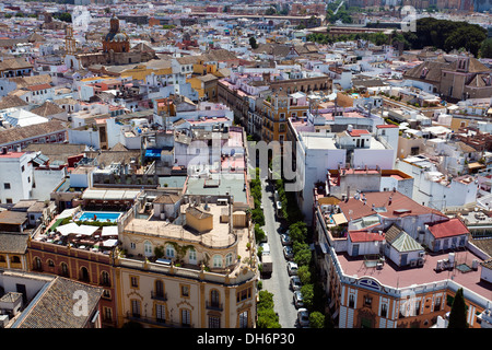 Bario Santa Cruz Viertel von Sevilla von Giralda Turm aus gesehen Stockfoto