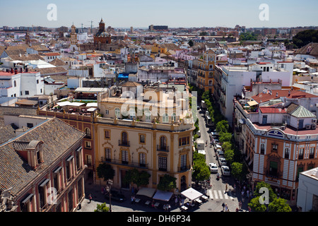 Bario Santa Cruz Viertel von Sevilla von Giralda Turm aus gesehen Stockfoto