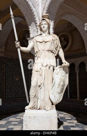 Griechische Statue im Innenhof der Casa de Pilatos in Sevilla, Spanien Stockfoto