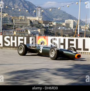 Graham Hill in einem BRM P261 beim Grand Prix von Monaco 30. Mai 1965. Stockfoto