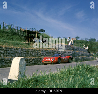 Andrea de Adamich-Jean Rolland Alfa Romeo T33 Racing in der Targa Florio, Sizilien 1967. Stockfoto