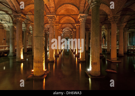 Istanbul. Turkei. Basilika Zisterne aka versunkene Palast. Yerebatan Saray (Sarnici). Stockfoto