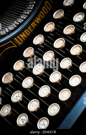 Nahaufnahme der Schlüssel einer alten Underwood Schreibmaschine Stockfoto