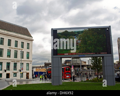 BBC-Grossleinwand an General Gordon Ort, Woolwich, London, England, Vereinigtes Königreich Stockfoto