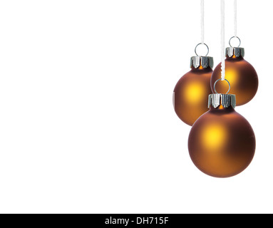 Weihnachten, drei braune Weihnachtskugeln isoliert Stockfoto