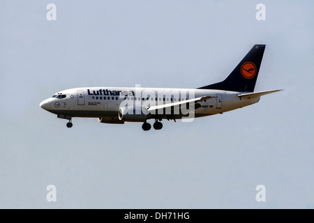 Lufthansa-Flugzeug landet in Prag Ruzyne Stockfoto