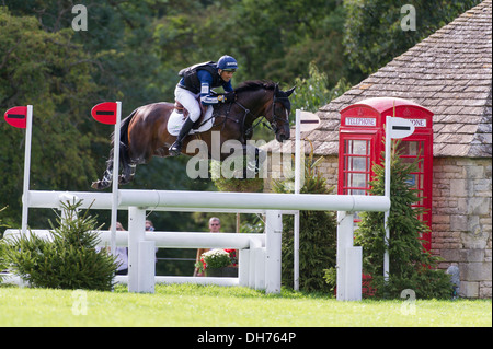 New Zealand Veranstaltung Fahrer Jonathan (Jock) Paget und seinem Pferd Clifton versprechen die Teilnahme an den Burghley Horse trials Stockfoto