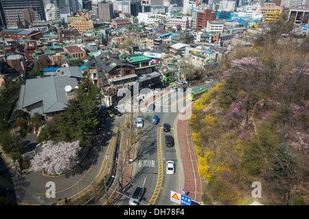 Vogelperspektive von Myeongdong und die Ausläufer des Berges Namsan von Seilbahn entfernt, Seoul, Korea Stockfoto