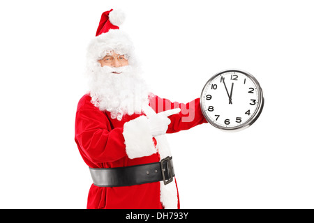 Lächelnden Weihnachtsmann zeigt auf eine Uhr Stockfoto