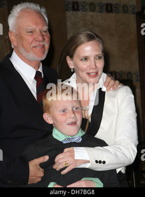 Malcolm McDowell mit seiner Frau Kelley und Sohn Beckett Hollywood Walk of Fame ehrt Malcolm McDowell auf dem Hollywood Boulevard Stockfoto