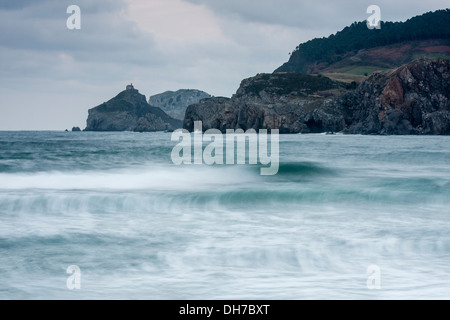 San Juan de Gaztelugatxe betrachtet von Bakio, Biskaya, Baskenland. Stockfoto