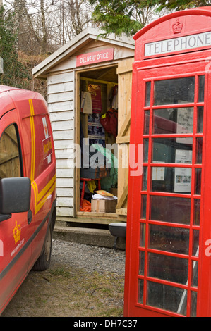 Royal Mail van und Schuppen als Lieferung Büro genutzt bei Inverie auf der Fernbedienung Knoydart Halbinsel, Highland Region, Schottland, UK Stockfoto