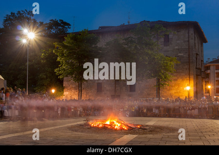 Lagerfeuer in San Juan Festlichkeit, Azkoitia, Baskenland Stockfoto