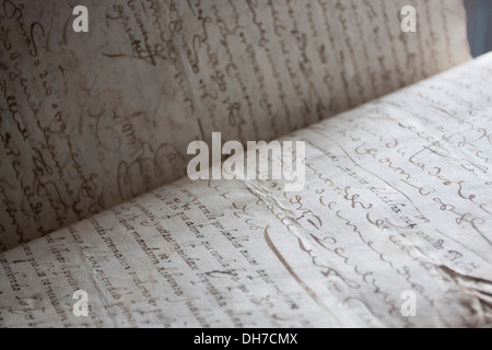 Alte und historische Handschrift Buch in der Bibliothek befindet sich in Loyola Kathedrale, Azpeitia, Baskenland. Stockfoto
