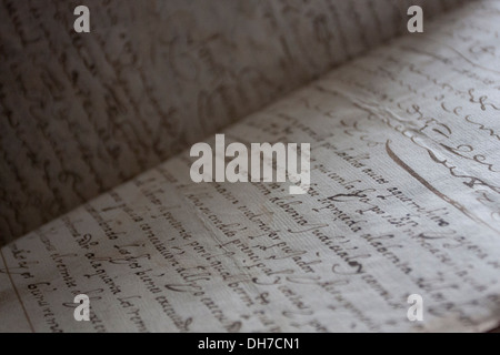 Alte und historische Handschrift Buch in der Bibliothek befindet sich in Loyola Kathedrale, Azpeitia, Baskenland. Stockfoto