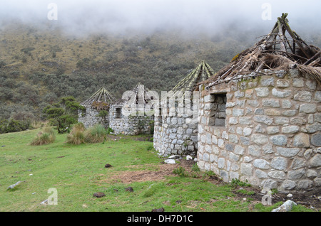 Gebäude, die auf die Chavin-Kultur zurückgehen, im Huascaran-Nationalpark, in der Nähe von Huaraz, Peru Stockfoto