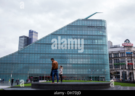 GV der Urbis Gebäude von Ian Simpson und 2002 in Manchester Kathedrale Gärten gesehen. Stockfoto