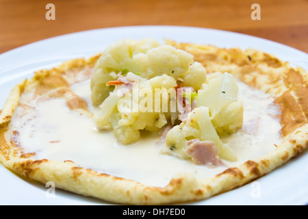 Omelette mit Blumenkohl Stockfoto