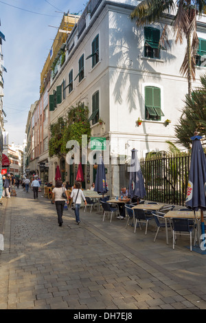 CAFÉ IM FREIEN IN DER MAIN STREET-GIBRALTAR Stockfoto