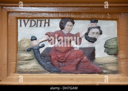 Judith mit dem Kopf des Holofernes, alte Lateinschule, Holzschnitzereien, Alfeld, Deutschland Stockfoto