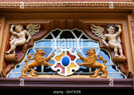 geschnitzte Figuren, verziert alte Lateinschule mit Holz Schnitzereien, 17. Jahrhundert, Alfeld, Leine, Niedersachsen, Deutschland, Europa Stockfoto