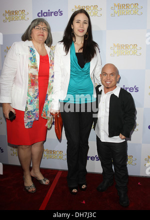 Martin Klebba und Familie Relativity Media präsentiert Los Angeles Premiere von "Spiegel Mirror'held bei Graumans Chinese Theatre - Stockfoto