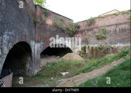 Stillgelegten Bahnhof u-Bahn Tunnel alt Stockfoto