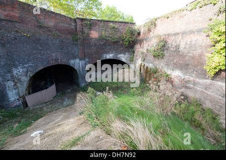 Stillgelegten Bahnhof u-Bahn Tunnel alt Stockfoto