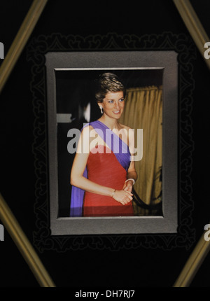 Diana: Einblicke in eine moderne Prinzessin - Fototermin und Presse Sichtweise im Kensington Palace London England - 20.03.12 Stockfoto