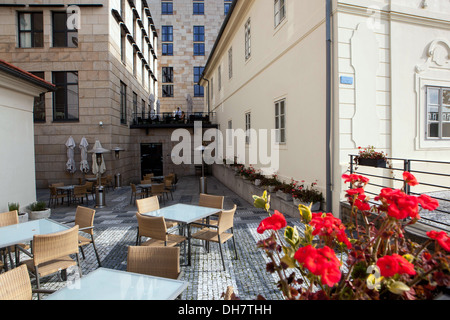 Four Seasons Hotel, Blick vom Fluss Prag Tschechische Republik, Europa Stockfoto