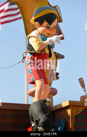 Pinocchio, Walt Disney Charakter auf einem Schwimmer während der Parade, Disney World Resort Orlando Florida Stockfoto